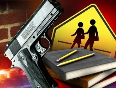 Μαθήματα βίας στα ελληνικά σχολεία - Όπλα, λεπίδες και σκηνές «made in USA»